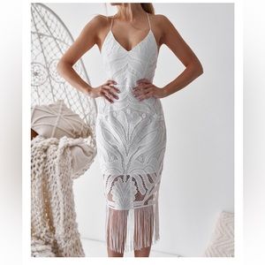 Two sisters the label white beachy dress worn once